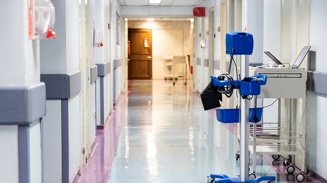 Болницата в Сливен спира приема на пациенти с COVID-19 заради липса на персонал