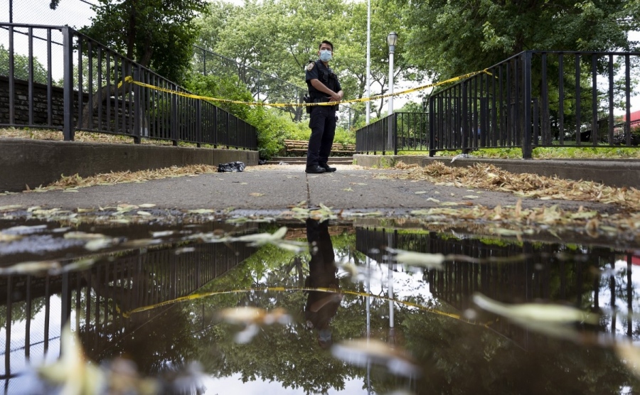 Неизвестен откри стрелба в Бруклин, множество ранени