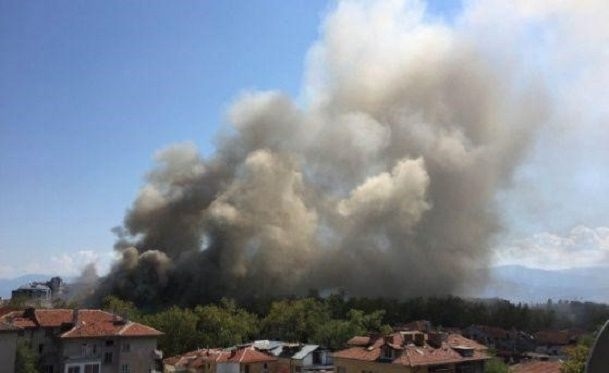 Голям пожар гори в завод в Ямбол