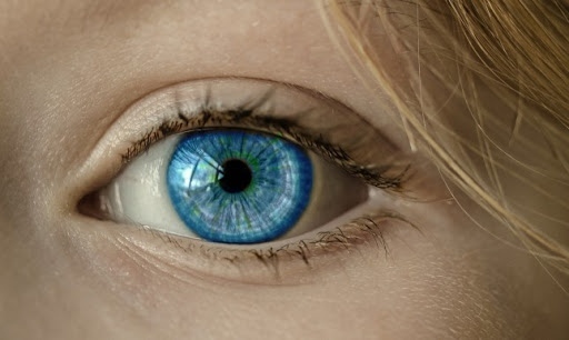 Връзката между цвета на очите и болестите