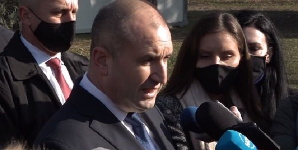 Радев: Груба грешка ще е, ако премиерите Борисов и Заев изиграят някакъв театър и подпишат декларация