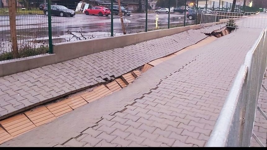Пропадна тротоарът край една от новите метростанции в София