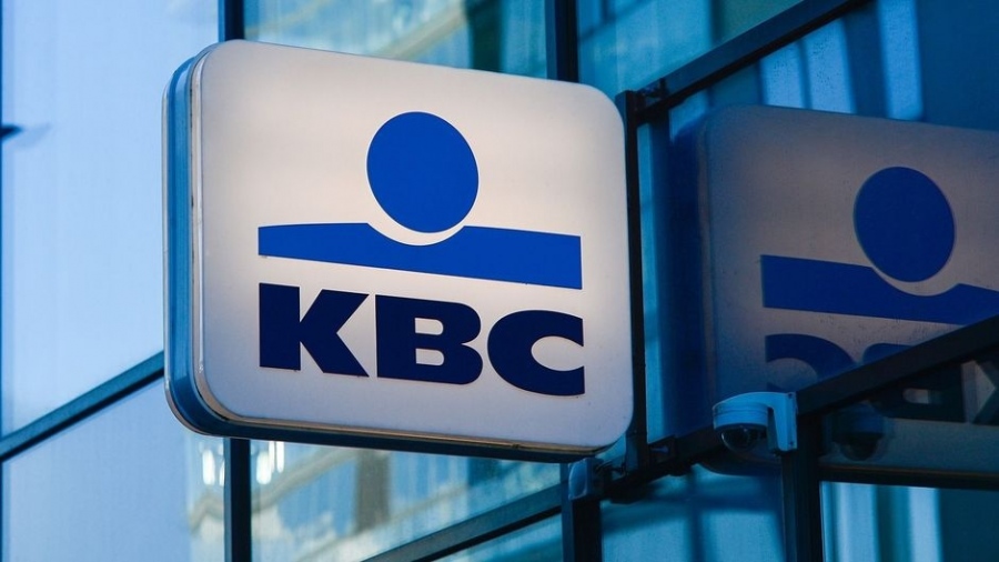 KBC купува NN България
