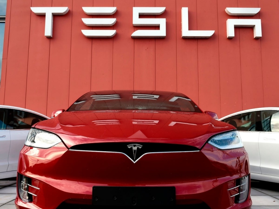 Чистата печалба на Tesla за тримесечие надхвърли 1 млрд. долара