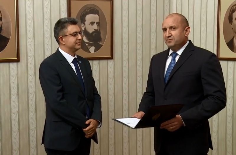 Президентът Радев връчва мандата на Пламен Николов от ПП ИТН