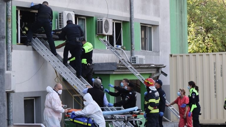 Най-малко 9 загинали при пожар в ковид-болница в Румъния