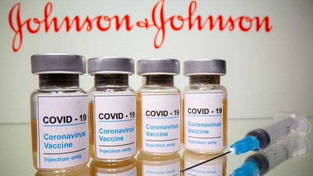 Джонсън и Джонсън планира да поиска тази седмица разрешение за бустерна доза на Covid ваксината си в САЩ