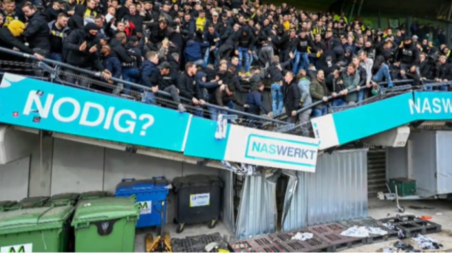 Срути се трибуна на стадион в Нидерландия
