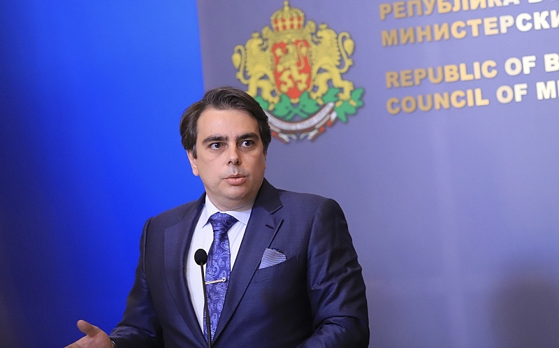 Асен Василев за изборите: ГЕРБ заплашва с уволнение, ако не се гласува за тях