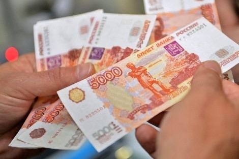 БВП на Русия спада с 10% през 2022 годината, а инфлацията достига 23%