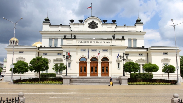 Парламентът решава за помощта за Украйна