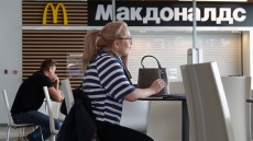 Макдоналдс напуска Русия, продава бизнеса си в страната
