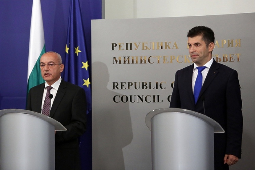 Петков остро към кабинета: Защо в най-важния момент за България се връщаме две крачки назад?