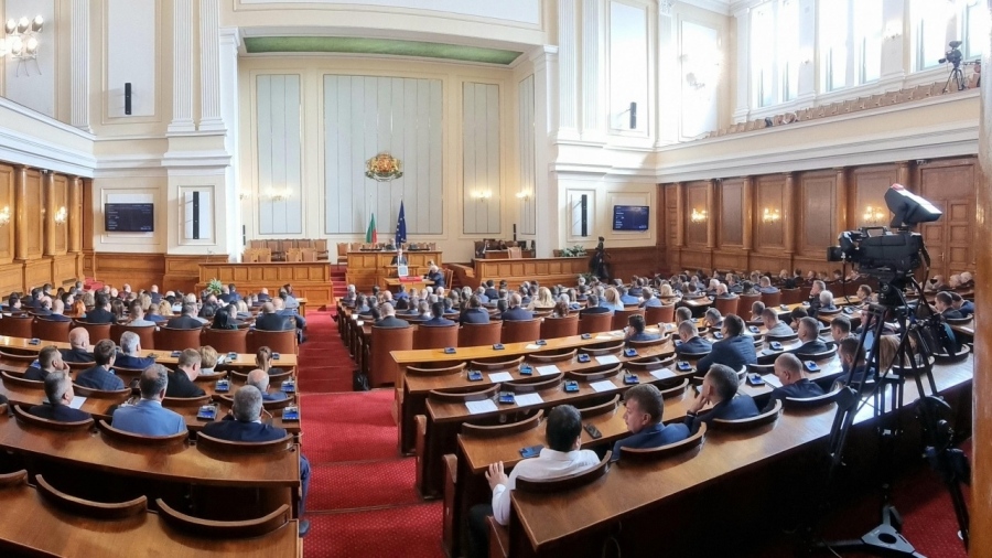 Парламентът прие решение да дадем оръжие на Украйна
