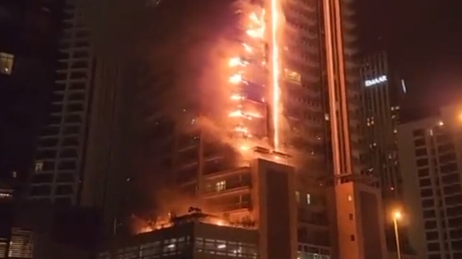 Пламна 35-етажна сграда в Дубай