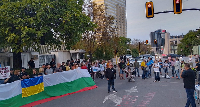 Протест пред руското посолство: Вън Митрофанова и руските агенти в България