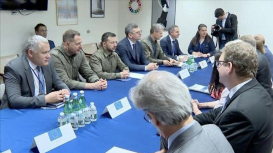 Радев избегна срещата очи в очи със Зеленски