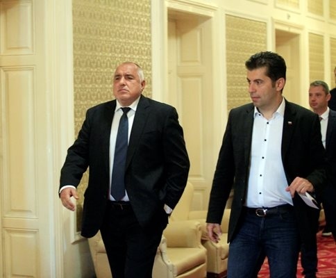 Борисов, Петков и Пеевски със сигнал до Сарафов за собствеността на руската църква