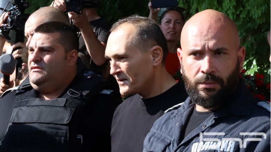 Божков отказва да плати гаранцията си