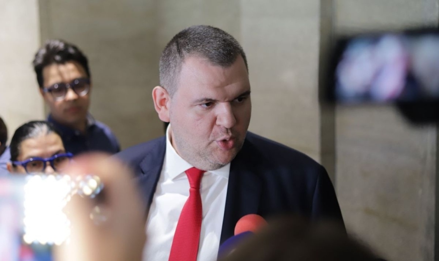 Пеевски: Няма да има 20% ДДС за ресторантьорите, а Асен Василев да забрави за доносниците