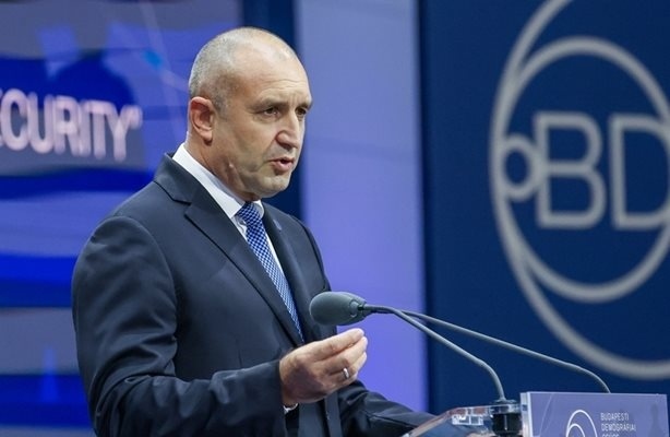 Румен Радев: Черно море вече е военна зона, плуват мини