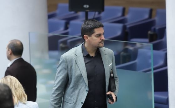 Радостин Василев се стреснал от съобщение на Лена Бориславова