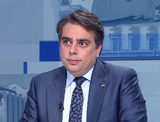 Данъчният пакет на Асен Василев мина с обещание за пренаписване от ДПС и ГЕРБ