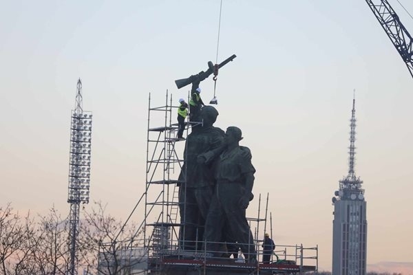 Кога ще бъде преместен Паметникът на Съветската армия и какво ще има на негово място?