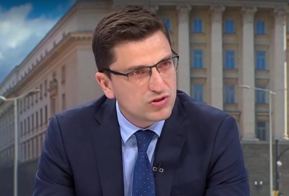 Венко Сабрутев: Депутатите от Възраждане, ИТН и БСП станаха символи на глупостта