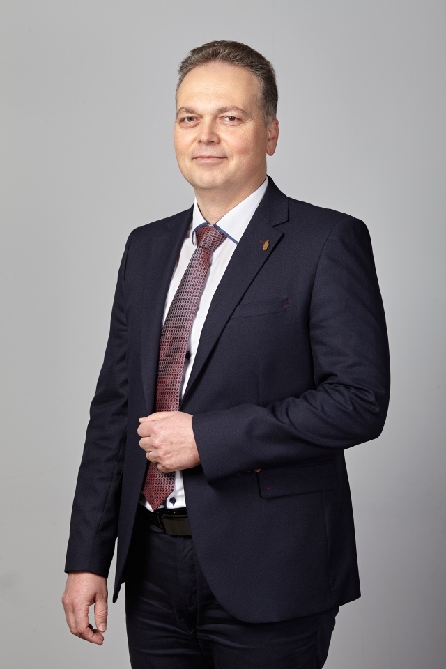 Новият ректор на УХТ проф. Галин Иванов ще управлява със солиден екип  