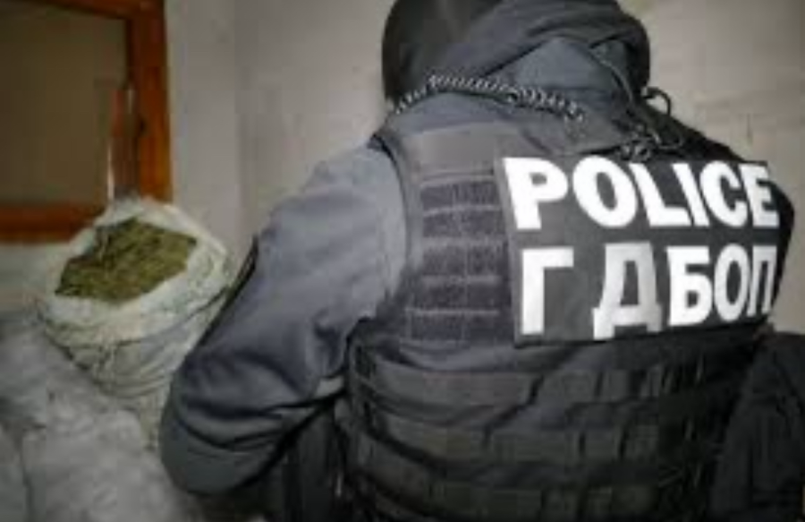 Полицията разби канал за трафик на дрога