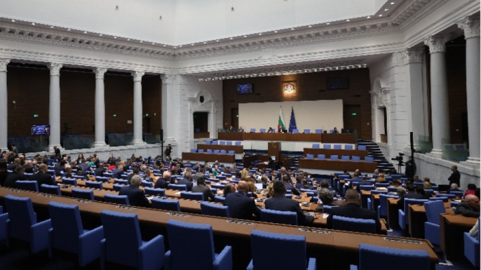 Депутатите гласуват окончателно законите за висшето и професионалното образование