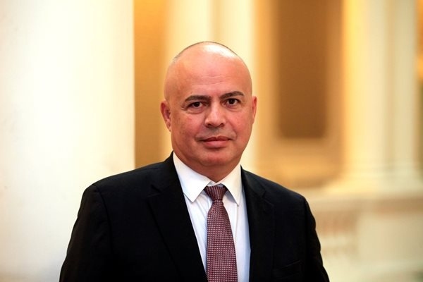 Георги Свиленски: Радев да дойде в парламента за клетвата на кабинета му