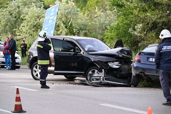 Ранената жена при катастрофата с Кирил Петков край Варна остава в реанимация