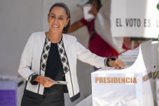 Клаудия Шейнбаум, климатологът с българско потекло, спечели най-кървавите президентски избори в Мексико