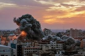Израел започна мащабна офанзива в Газа: атакува с кораби, самолети и танкове