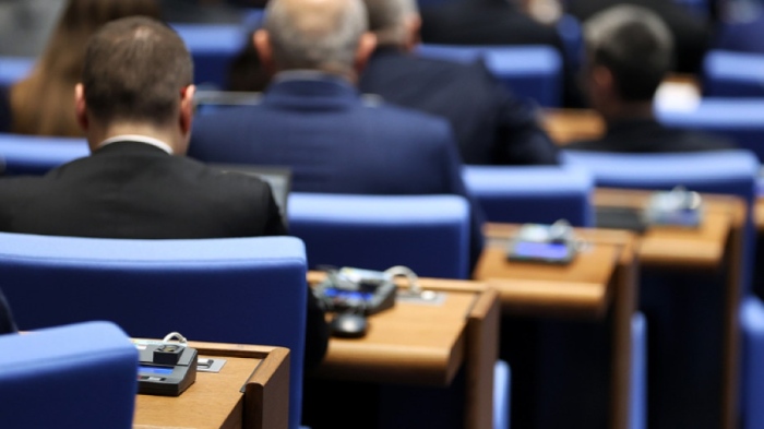 Депутатите изслушват двама министри - на финансите и на енергетиката
