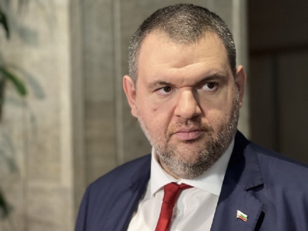 Пеевски заплаши с изключване депутатите от ДПС, които не подкрепиха проектокабинета Желязков