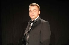 Димитър Райчев с дебют на Веселата вдовица